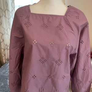 GAP ballooon sleeve eyelet top